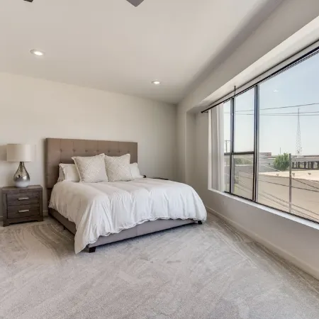 Modern 4 Story Townhome -5 minutes walk to Deep Ellum & Fair Park!