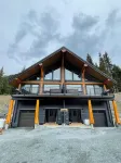 Timberwolf A- New Luxury Lodge *HOT TUB* GAMES ROOM* Hotels near Harrison Visitor Centre and Sasquatch Museum
