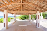 Luxury Oceanfront Villa, 2 Primary Suites + 3rd bdrm, Pool