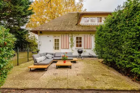 60 m2 luxury apartment with double jacuzzi and private Finnish sauna, in villa Отели в г. Осс