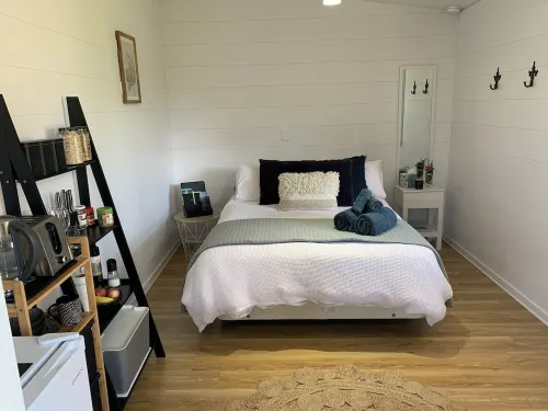 Private Cabin minutes drive from the city centre and local tourist attractions