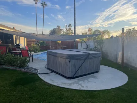 New family retreat w/private heated pool and hot tub