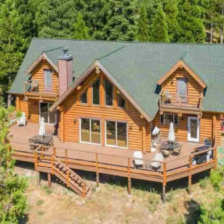 Luxurious & spacious log cabin rental. Family friendly. Lots of amenities.