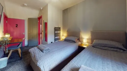 Morden 2 bed house sleeps 4 Hotel a Pontypridd