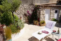 Les terrasses de Ventabren Hotels in Éguilles