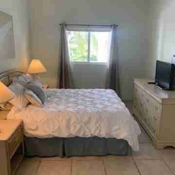 Grace Bay Prime Location 2 Bedroom Condo with Beach, Pool and Tennis access!! Rooms