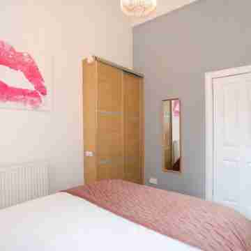 Dalmeny Street Apartment Bright Modern 1 Bed Flat - 10 Mins from City Centre Rooms