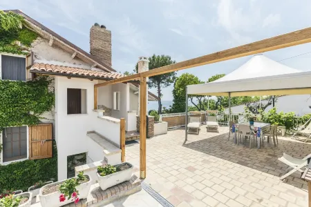 app. 1 Villa Osca a view of the sea and trabocchi, holiday abruzzo