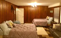 Enjoy fireside sunset & walk to movies, shops, restaurants!