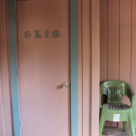 Angel Fire Mountain Retreat! Cozy 2 bedroom, 2 bath condo, sleeps 6 people.
