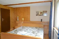 Chalet am Bergflüsschen mit Sauna & Riesentrampolin & Waldschwimmbad