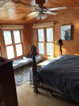 Cozy cabin on the lake