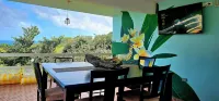 Mountain Top Hideaway, Pool & Stunning views
