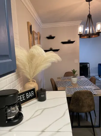 Cozy1King1Queen1.5bth2min Frm UpTown