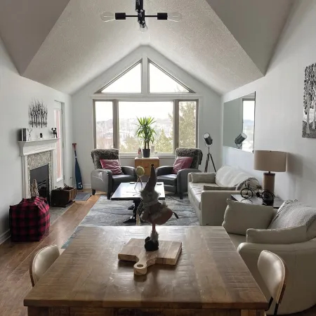Modern Muskoka Executive 1 bedroom Loft/Condo