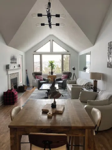 Modern Muskoka Executive 1 bedroom Loft/Condo