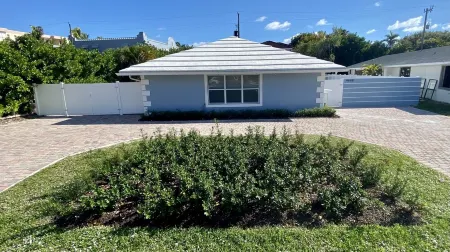 Family house! 2 BLOCKS FROM THE BEACH 3B/3B