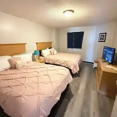 Newly Upgraded Great 1 bdrm oceanfront condo, Free WIFI, Free Parking Rooms