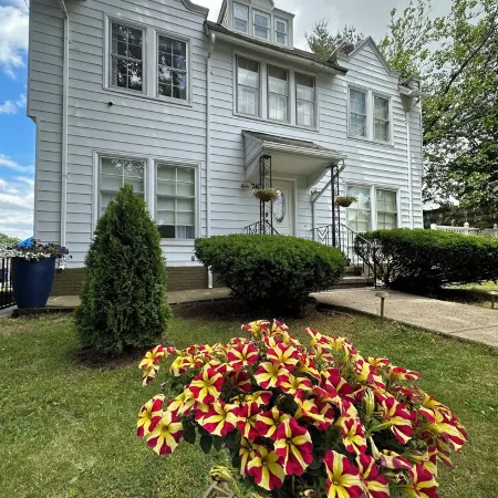 Perfect for family/corporate, Strategic location, 2mi Yale, 2.8 mi Airport,