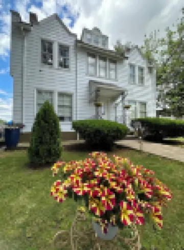 Perfect for family/corporate, Strategic location, 2mi Yale, 2.8 mi Airport,