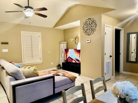 Western Style - 2 bed/1 bath - RATED 5 STARS