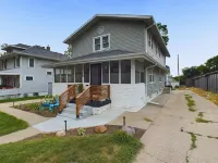The Nest: Charming 2BR Retreat
