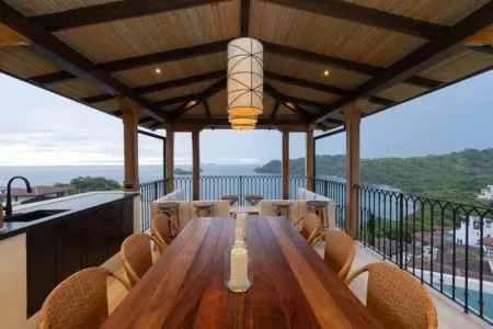 Las Catalinas- Spectacular views- breakfast service, Casa Chameleon's neighbor