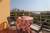 Starry Night - Extra big bed, big bathtub, private parking, sea view, 2 rooms