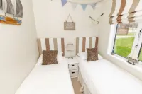 Perfectly located  3 bedroom lodge in Newton Ferrers Hotels in Newton and Noss