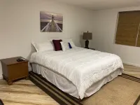 Beautiful serene lake house in the foothills, great for couples or families.
