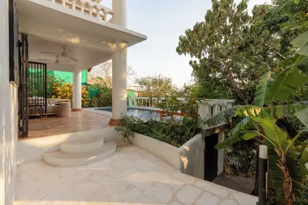 Tres Vistas #1 Enjoy the Shared Pool and Jungle Views in Pelada!