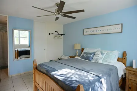 Catch Some Waves and Chill, with High Speed Wi-fi, Washer & Dryer. Отели рядом с достопримечательностью «Playa Oeste Gallery»