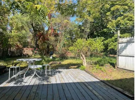 Spacious four bed room , 2 bathroom house Отели рядом с достопримечательностью «Парк штата Форт Ниагара»