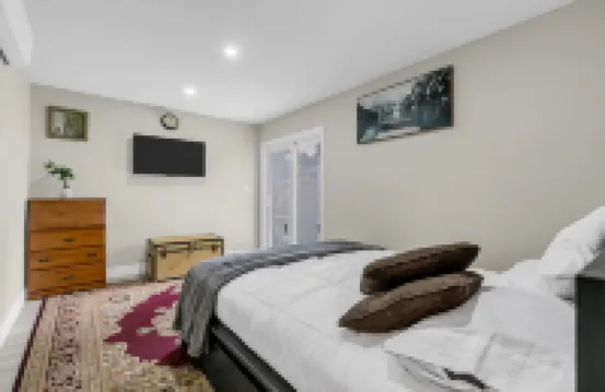 Luxury 2BR home with high ceilings with  BBQ/ patio in beautiful South Windsor.