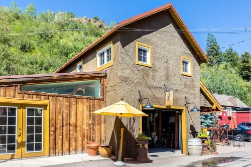 Beautiful & One-of-a-Kind Downtown Minturn Apartment. Minutes to Vail.