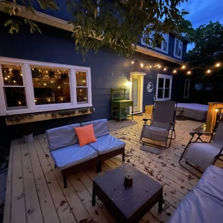 Blue Dream in Yellow Springs: hot tub, sauna, fireplace. Near downtown.