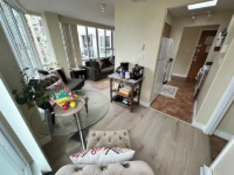 Penthouse suite w/ jacuzzi on Seawall w/ views