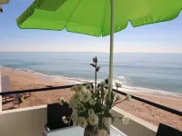 Apartment with fantastic sea view only 20m from the beach