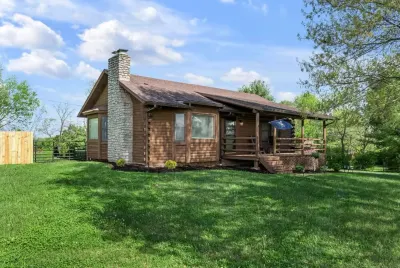 Cozy cabin in the heart of horse country