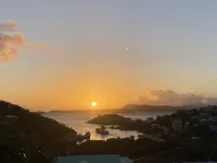 Sunset Hideaway Suite - Oceanview/central to Cruz Bay