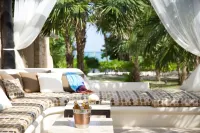 Beach Front Luxury Villa Includes Chef, Bartender and Staff - October Discount