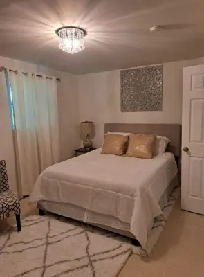 Beautiful Beach Boutique  2 Beaches, 1 lake, mature trees for beauty and privacy