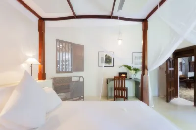 Gangananda - Stunning Lakeside Villa With Large Pool Near The Sea Các khách sạn gần Sri Pushparama Temple