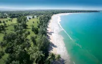 Luxurious St.Regis Bahia Beach Villa; access to Golf, Pool, Tennis & Golf Cart