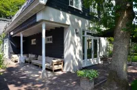 BERGEN: 'Boschlust', beautiful apartments in country house style and close to the beach! Hotels in Bergen