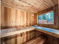 4 BR Retreat with Lakeview and Hot Tub