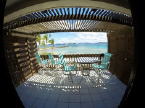 Captivating Water View with sounds of the sea just a few feet away - Bldg D-209