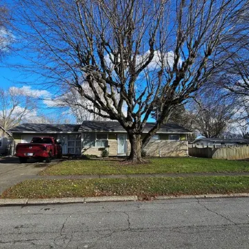 Cozy 3-Bdrm Home, Renovated Bathrooms, Game Rm, Yard & Fast WiFi Dog Friendly