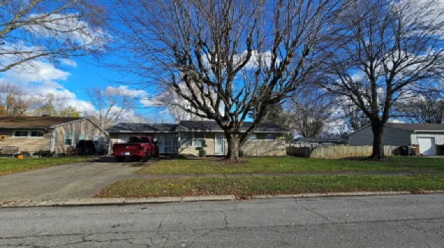 Cozy 3-Bdrm Home, Renovated Bathrooms, Game Rm, Yard & Fast WiFi Dog Friendly