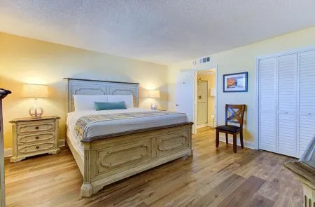 1110 Lake Lure by the Sea by Atlantic Towers Отели в г. Каролина Бич